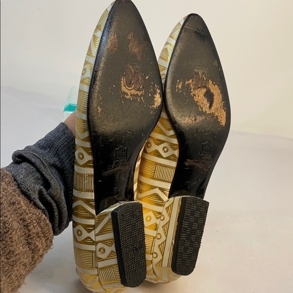 Bruno Magli Sz 6 Flat Gold White Leather Flats - Picture 10 of 11